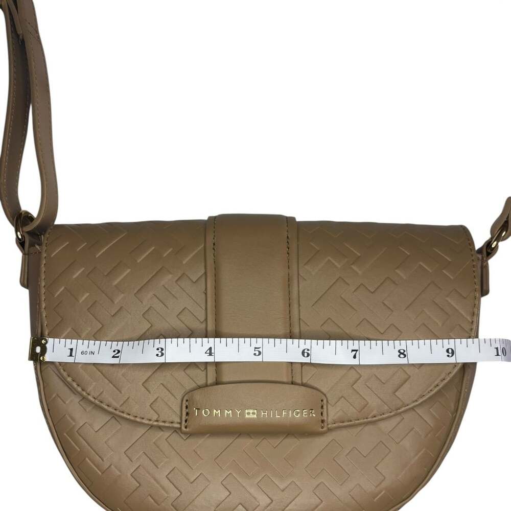 NEW Tommy Hilfiger Tan Embossed Monogram Saddle Chic Career Crossbody Bag - Picture 7 of 8